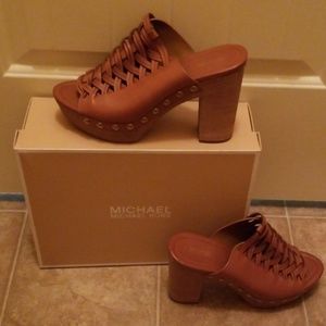 BNWT MK Westley leather mule ACORN in color.